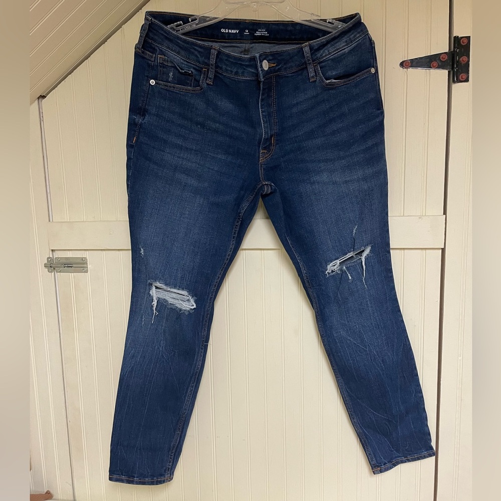 OLD NAVY
14
SHORT
MID-RISE
ROCKSTAR
SUPER SKINNY